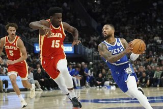 Clint Capela (15) et les Hawks ont cueilli face aux Bucks leur 5e victoire d'affilée KEYSTONE/AP/Aaron Gash